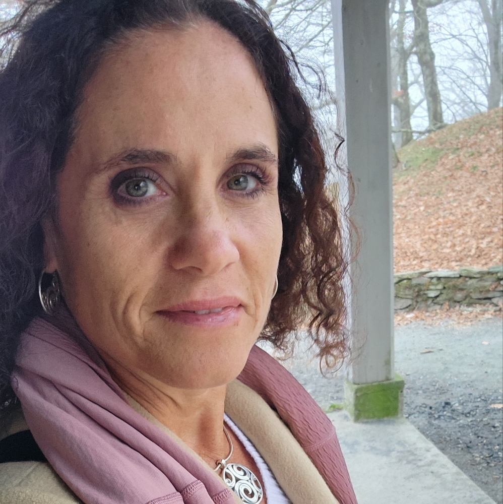 Meet your Posher, Dina